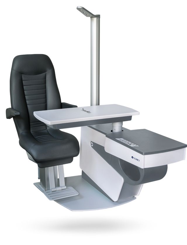 Ein eleganter, ergonomischer Stuhl, der an einem modernen, verstellbaren Schreibtisch mit integrierter Lampe befestigt ist